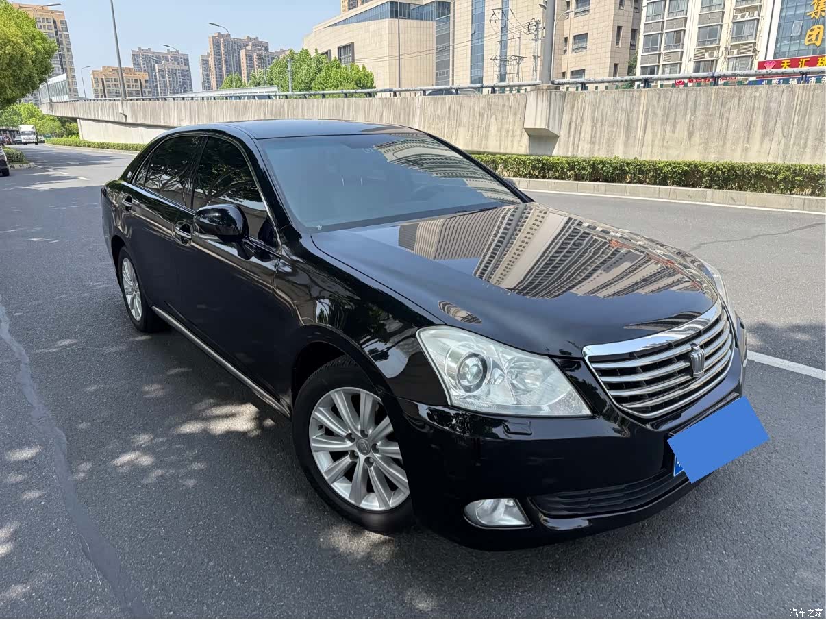 Toyota Crown, 2012 3