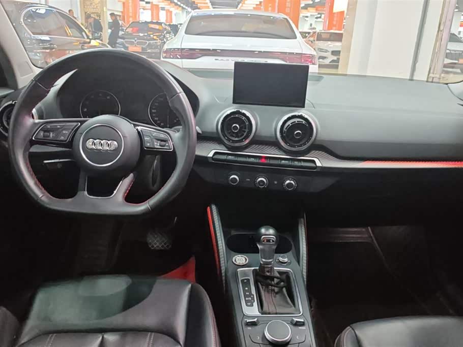 Audi Q2L