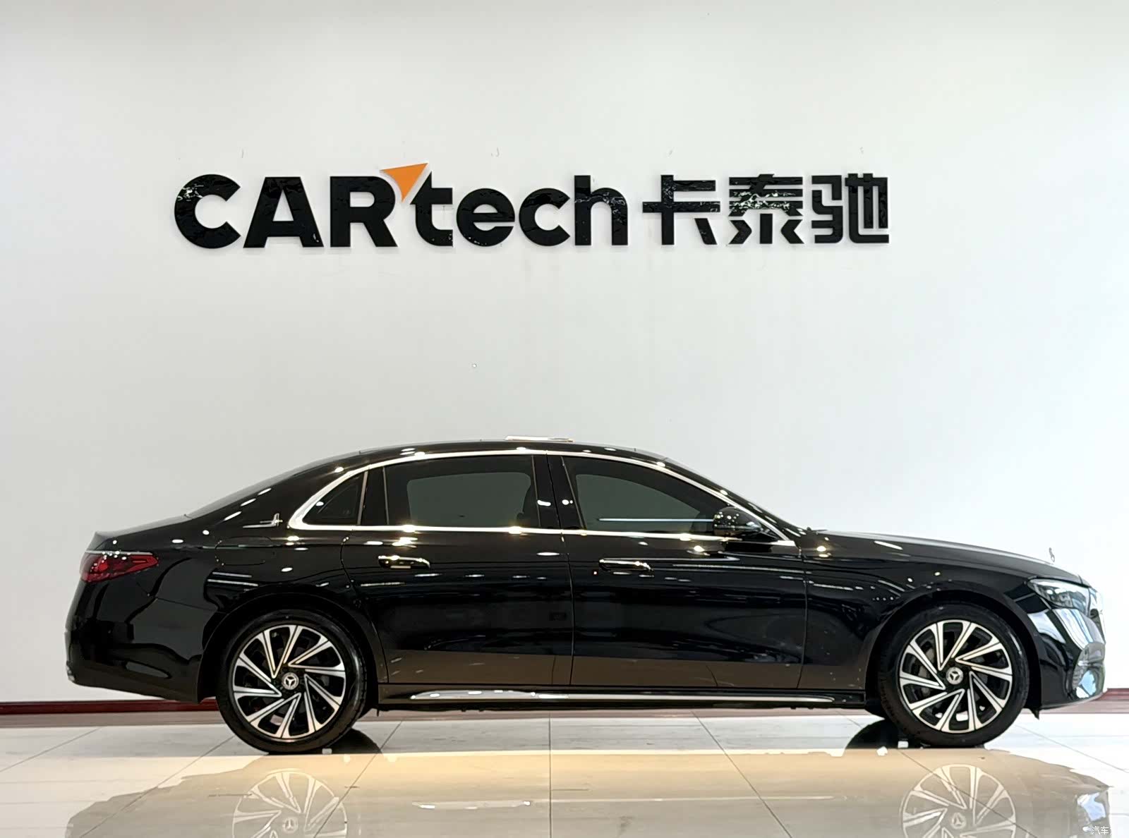 Mercedes-Benz E-Class, 2025 4