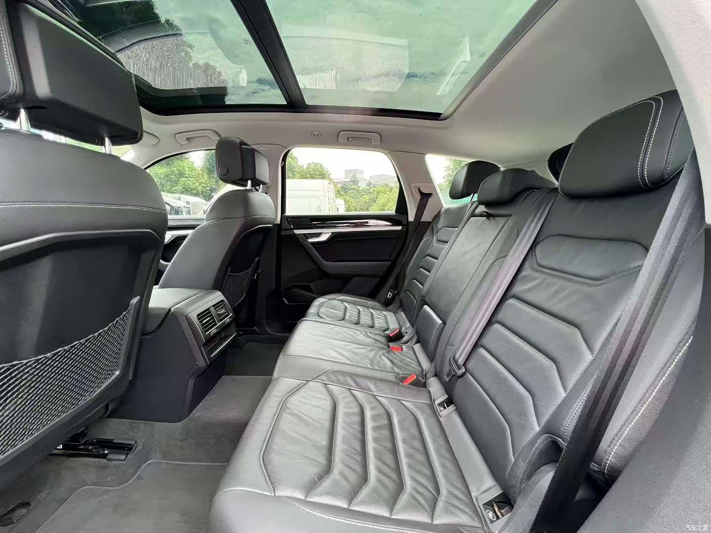 Volkswagen Touareg, 2020 все фото