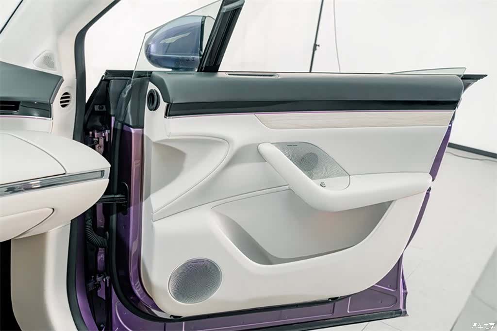 Luxeed R7, 2025 15