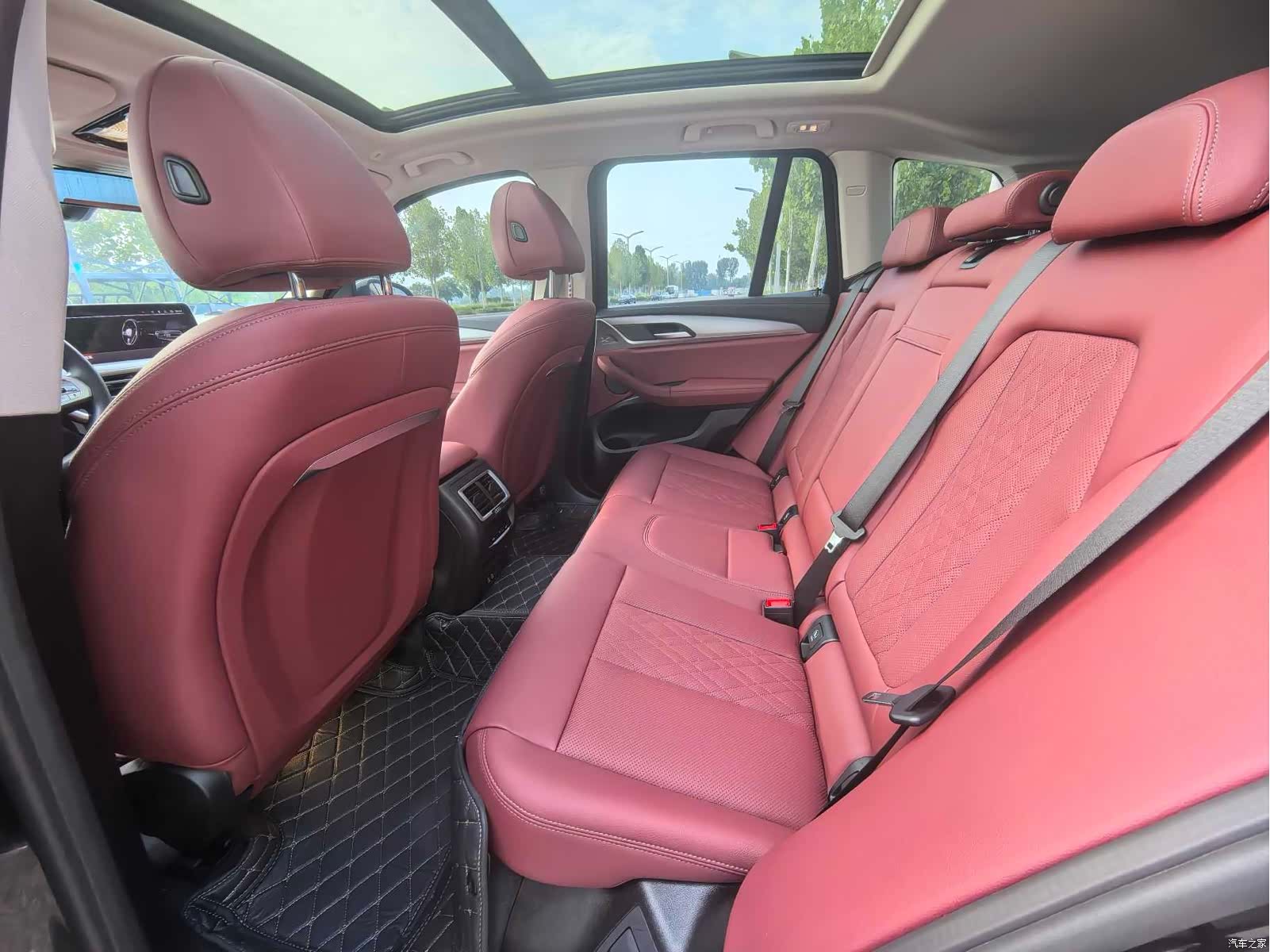 BMW iX3, 2025 4