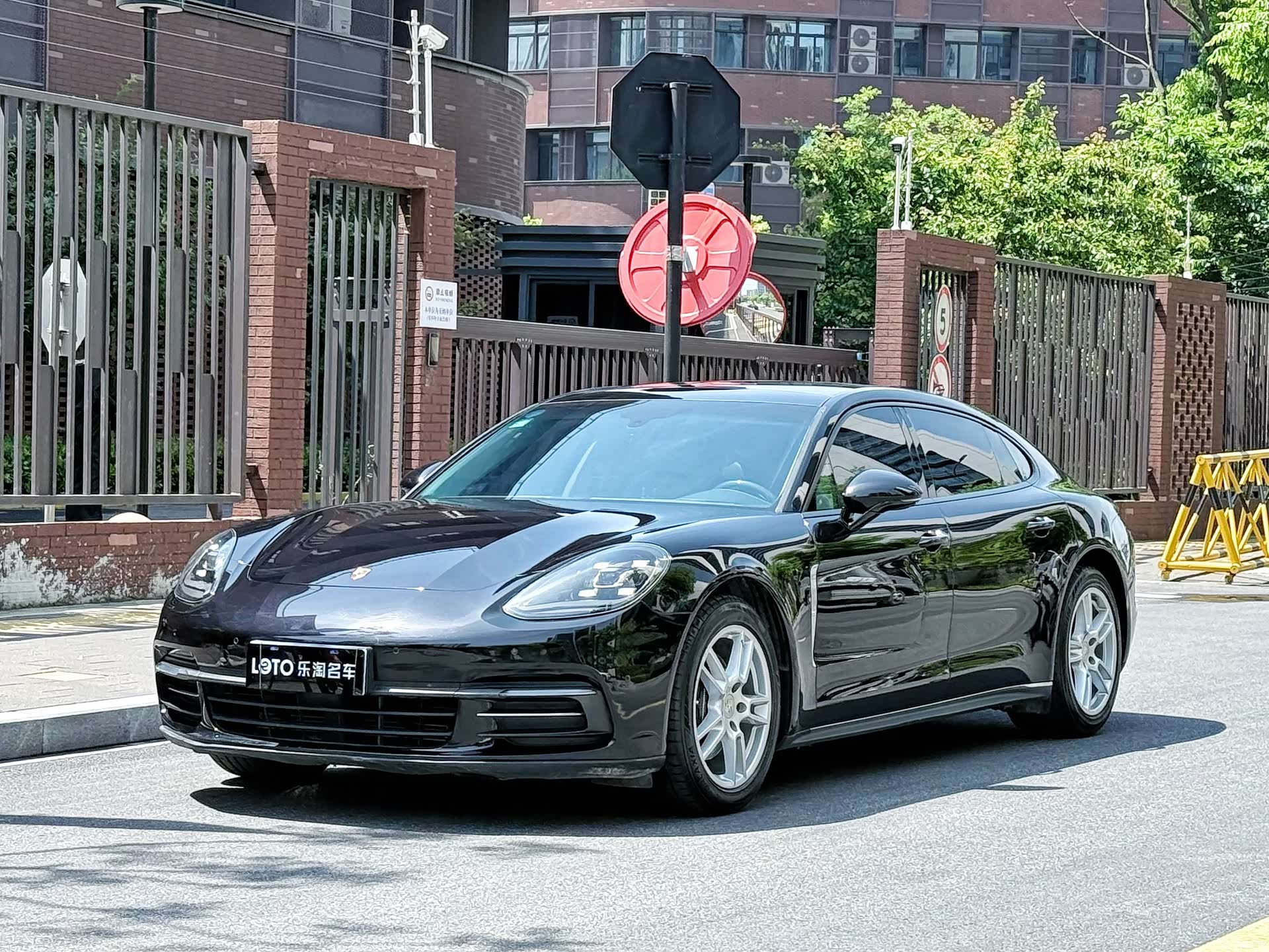 Porsche Panamera, 2018 1