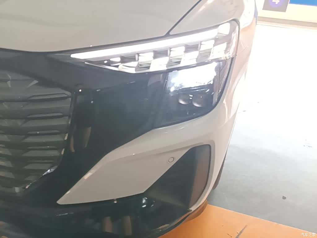 Audi Q5 e-tron, 2023 24