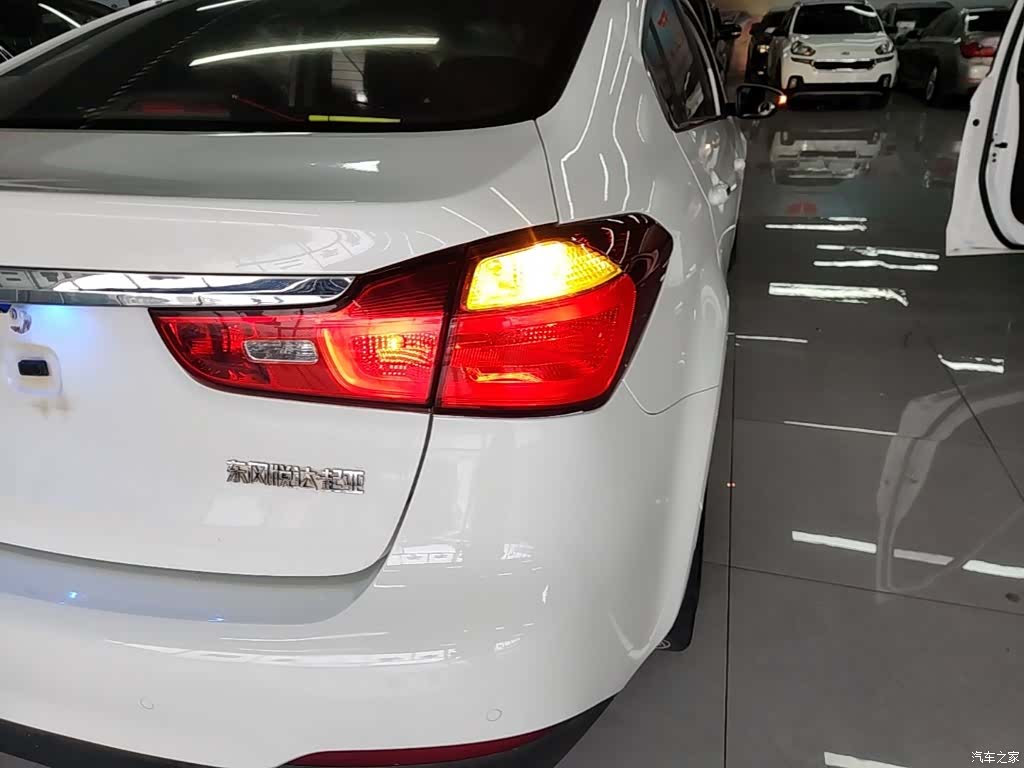 Kia K3, 2014 8