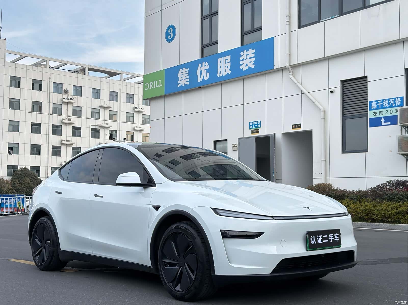 Tesla Model Y, 2025 3