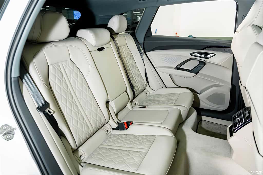 Audi Q5L, 2026 23