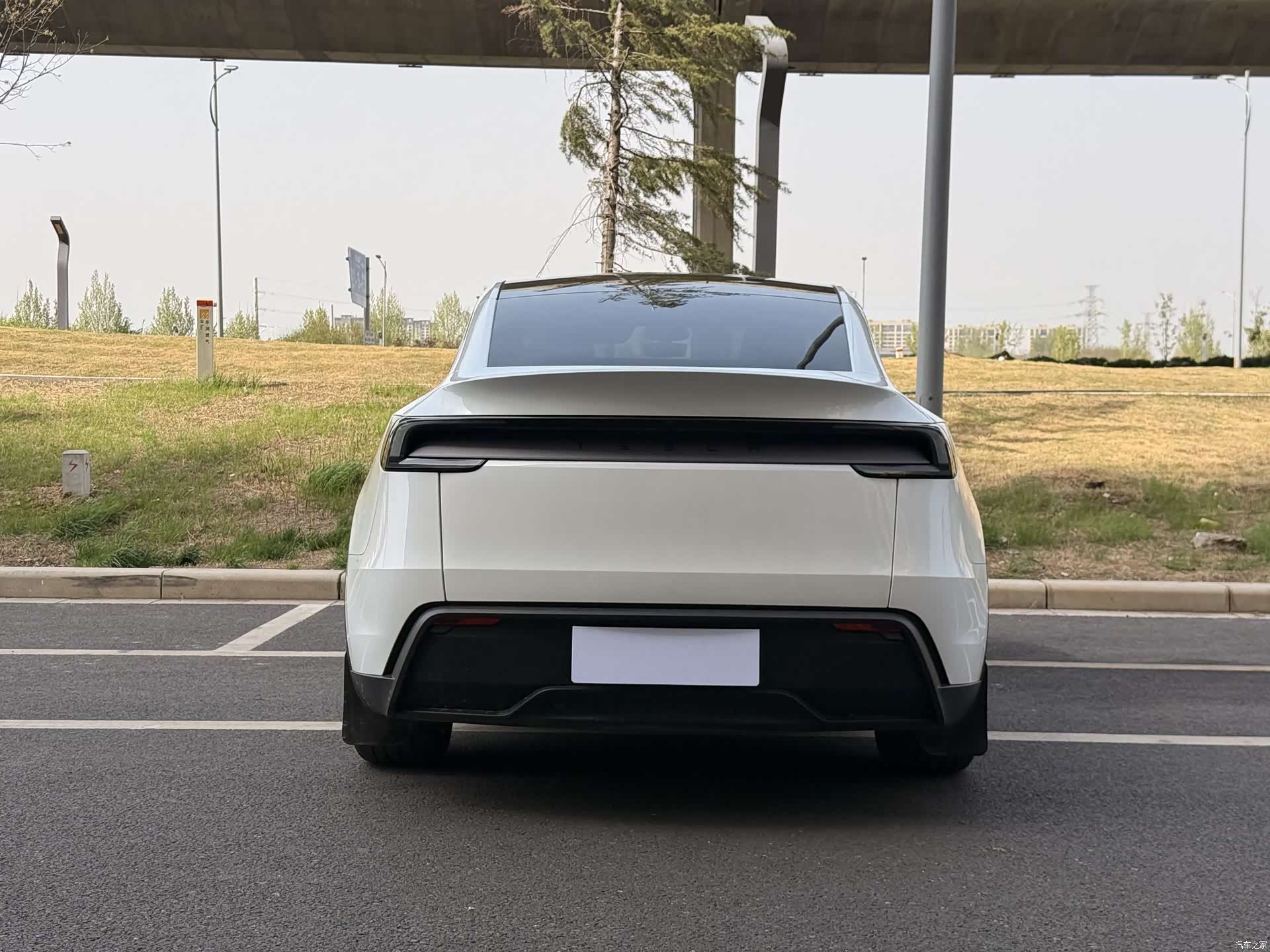 Tesla Model Y, 2025 8