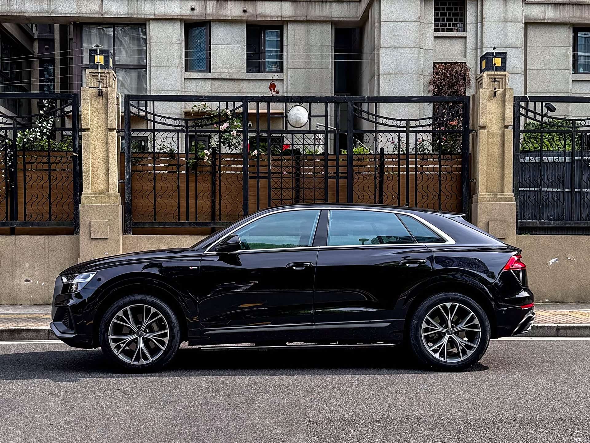 Audi Q8, 2020 3
