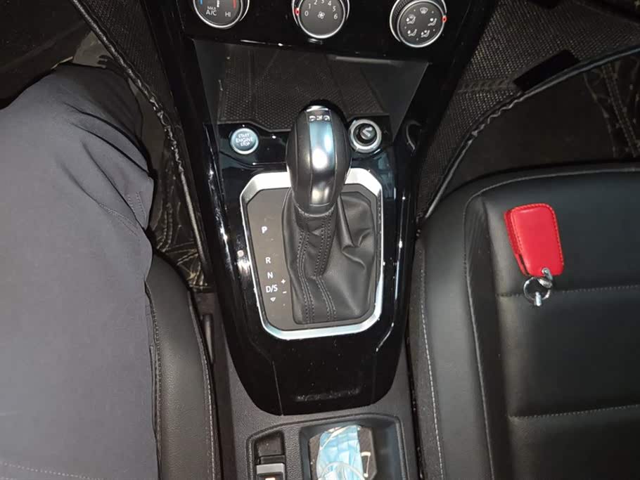 Volkswagen T-ROC exploring Songs