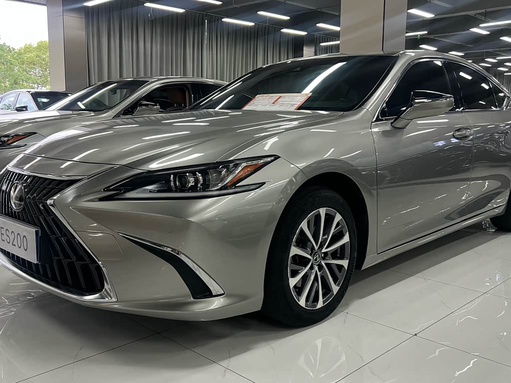Lexus ES