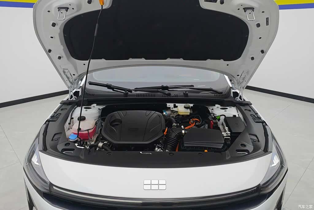 Geely Galaxy L6, 2025 10