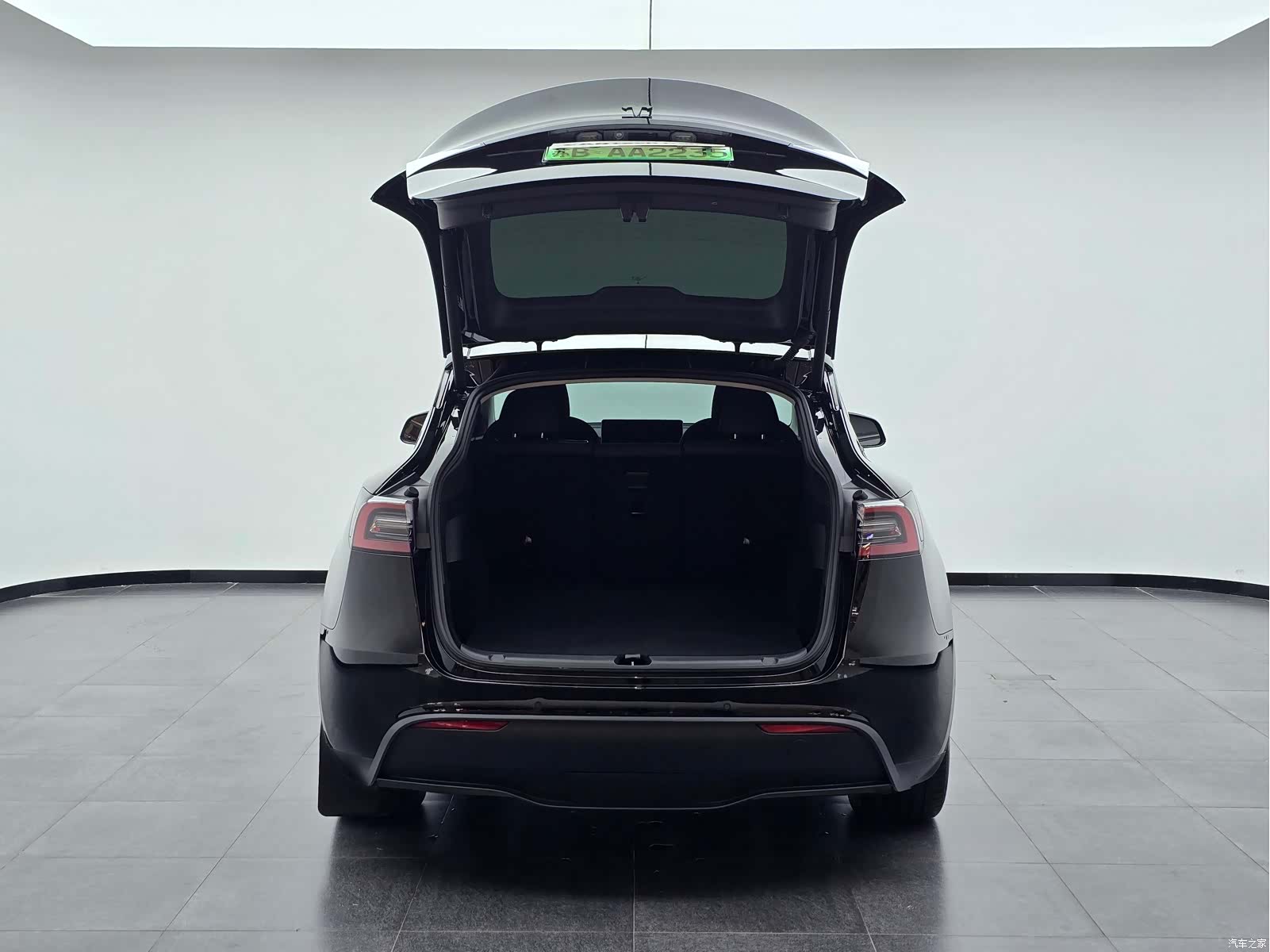 Tesla Model Y, 2023 27