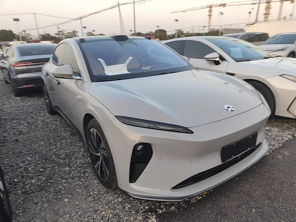 NIO ET5