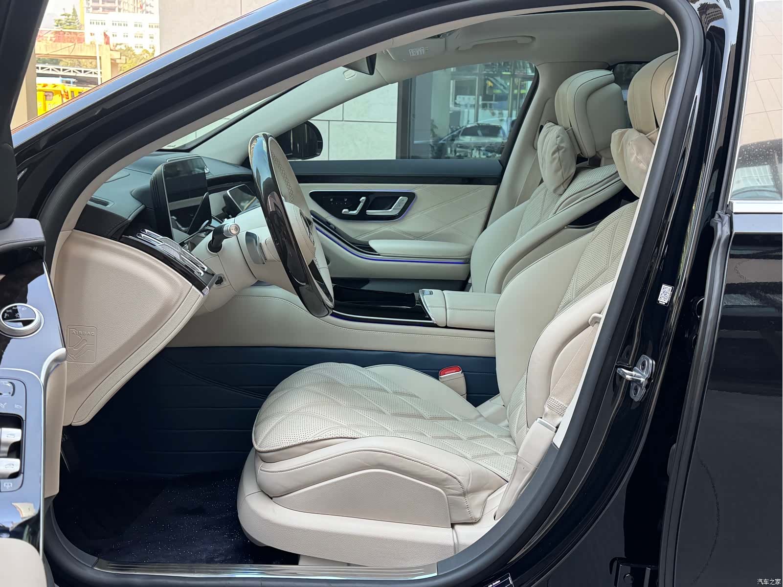 Maybach S-Class, 2023 4