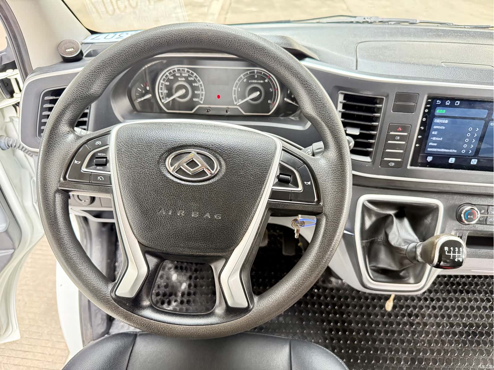 Maxus V80, 2023 16