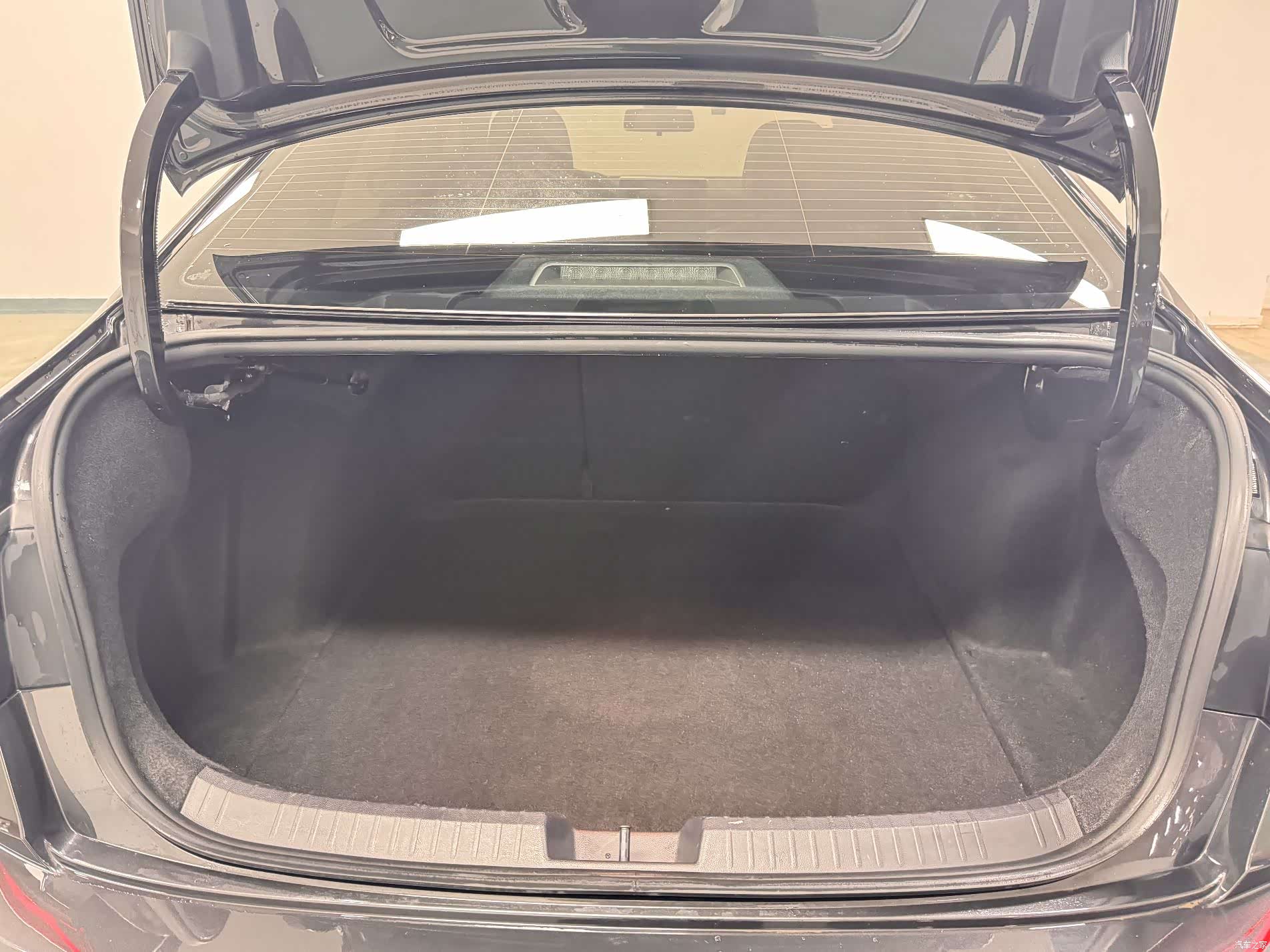 Volkswagen Sagitar, 2024 16