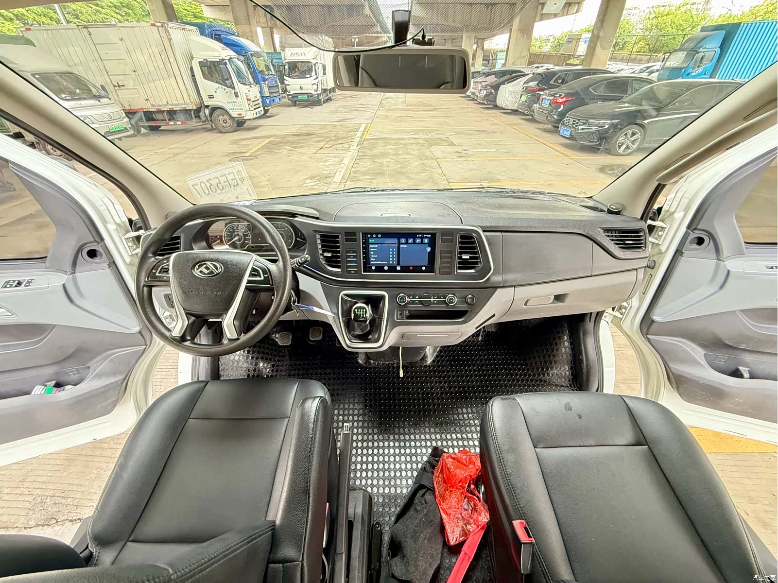 Maxus V80, 2023 15