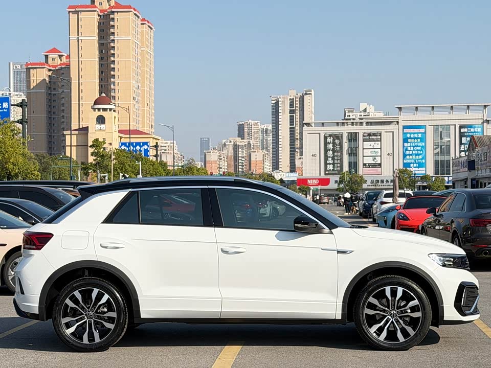 Volkswagen T-ROC exploring Songs