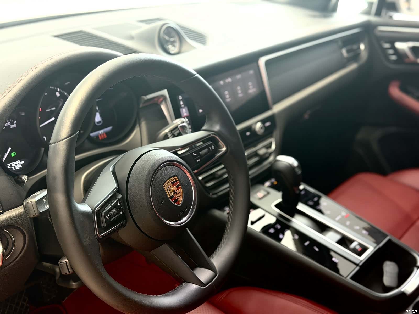 Porsche Macan, 2024 6