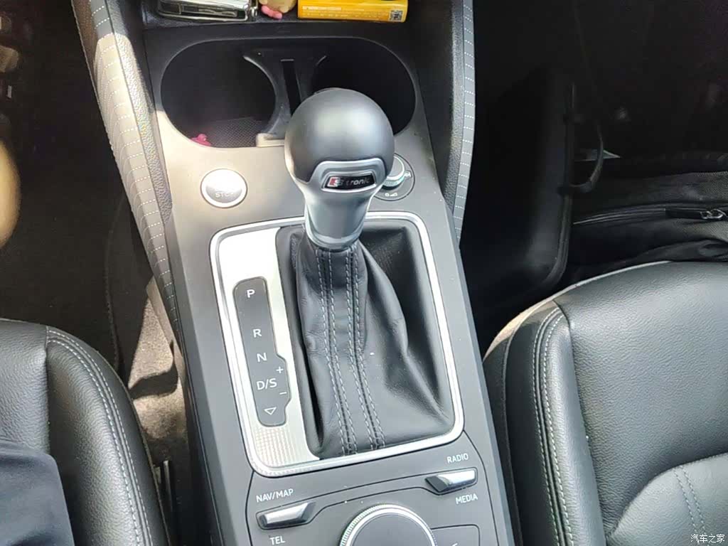 Audi Q2L, 2022 11