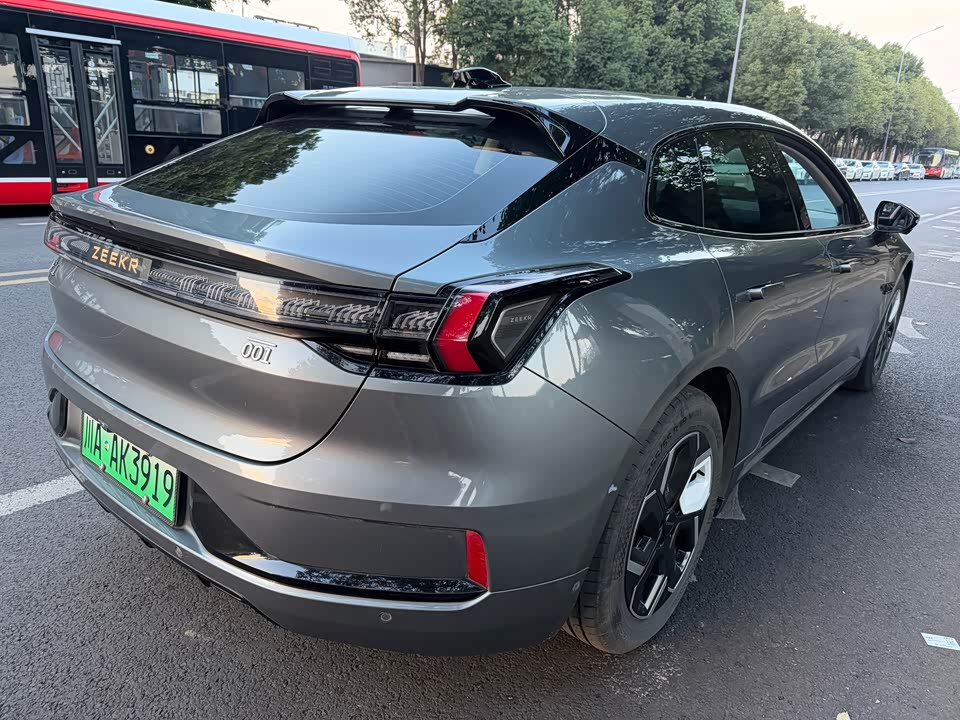 Zeekr 001