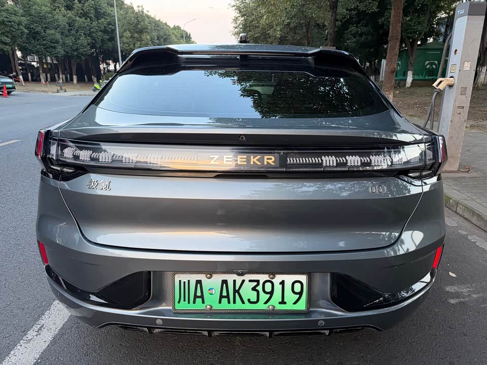 Zeekr 001
