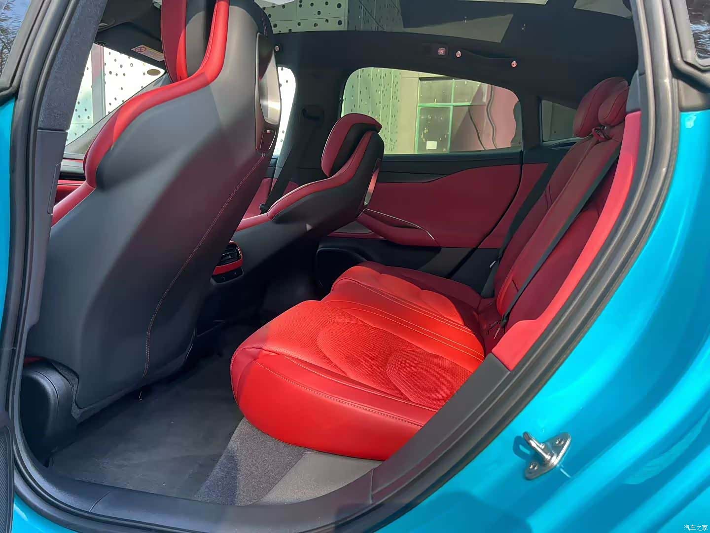 Xiaomi SU7, 2025 6