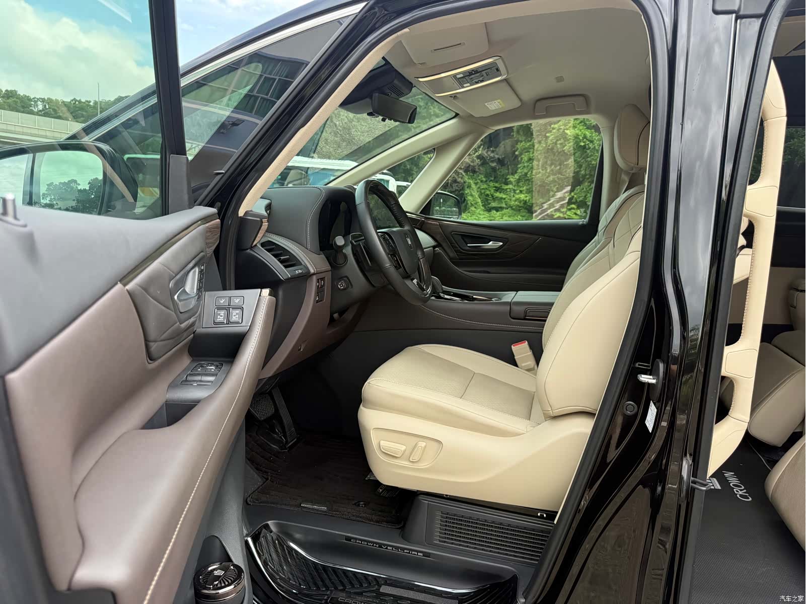 Toyota Vellfire, 2024 все фото