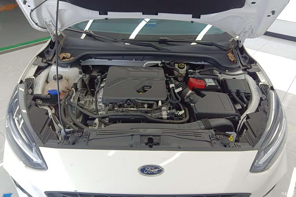 Ford Focus, 2022 10