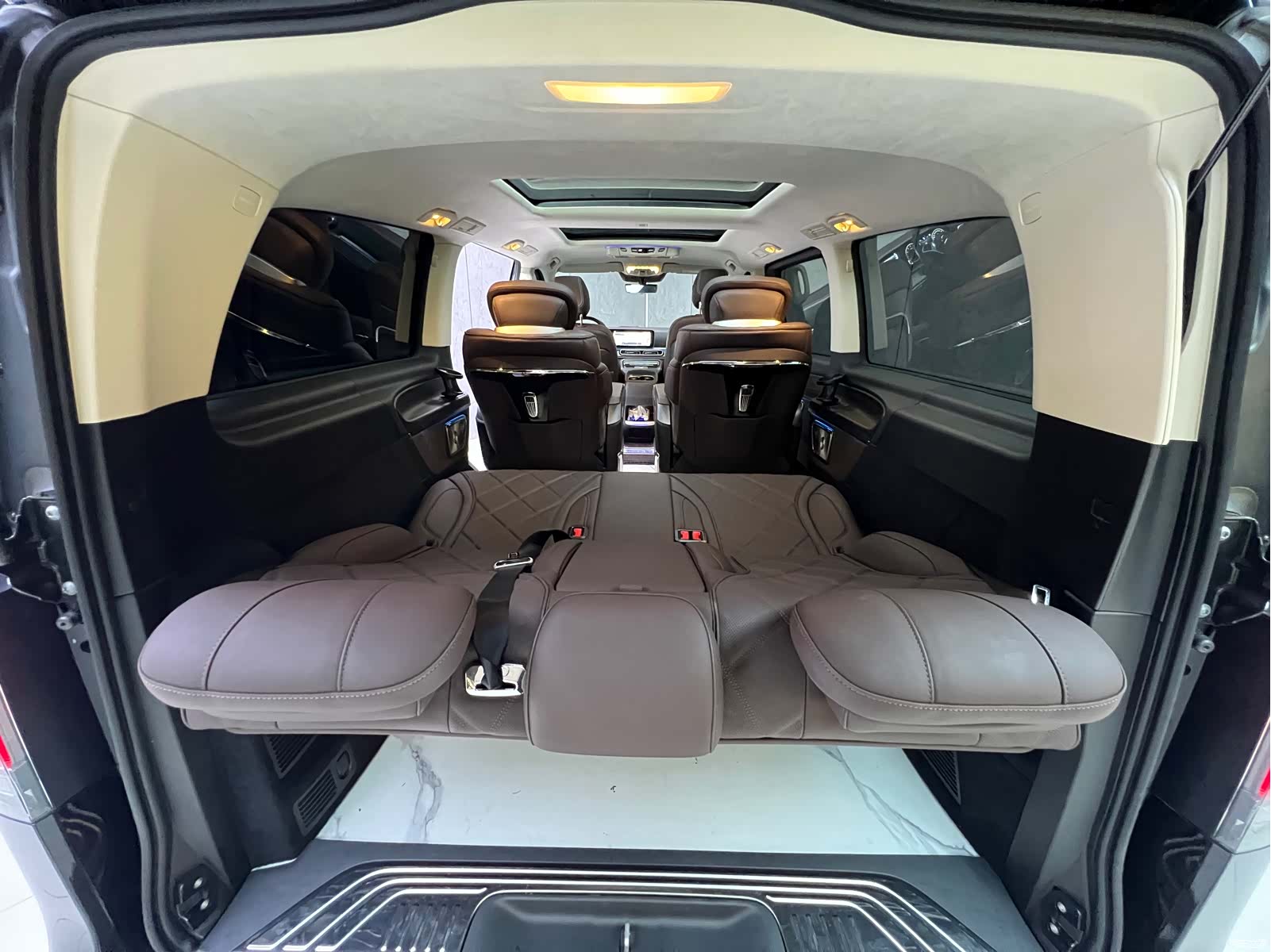 Mercedes-Benz V-Class, 2025 12