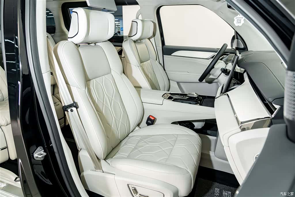 Volvo EM90, 2025 23