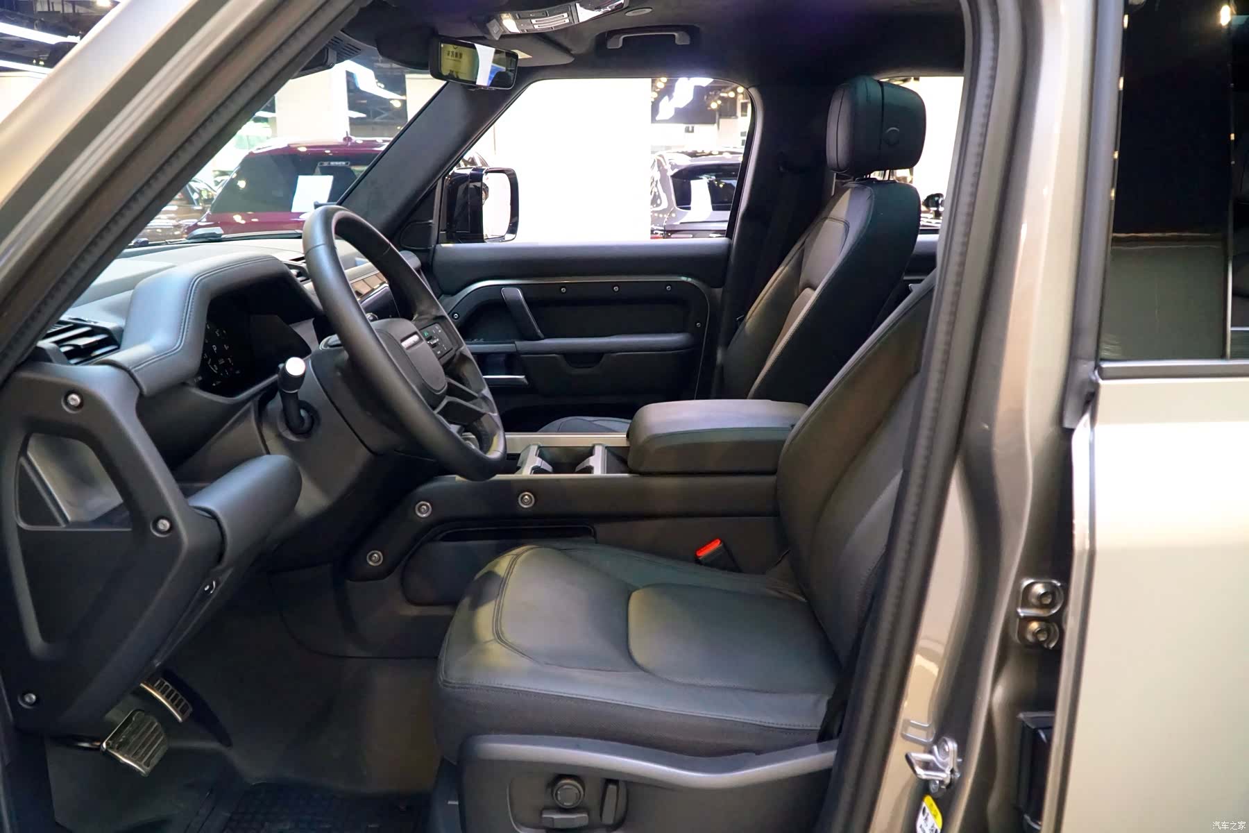 Land Rover Defender, 2024 8
