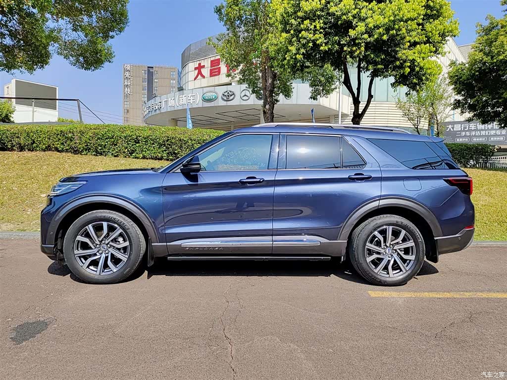 Ford Explorer, 2023 3