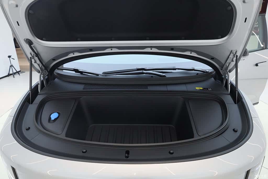 Li Auto i6, 2025 12