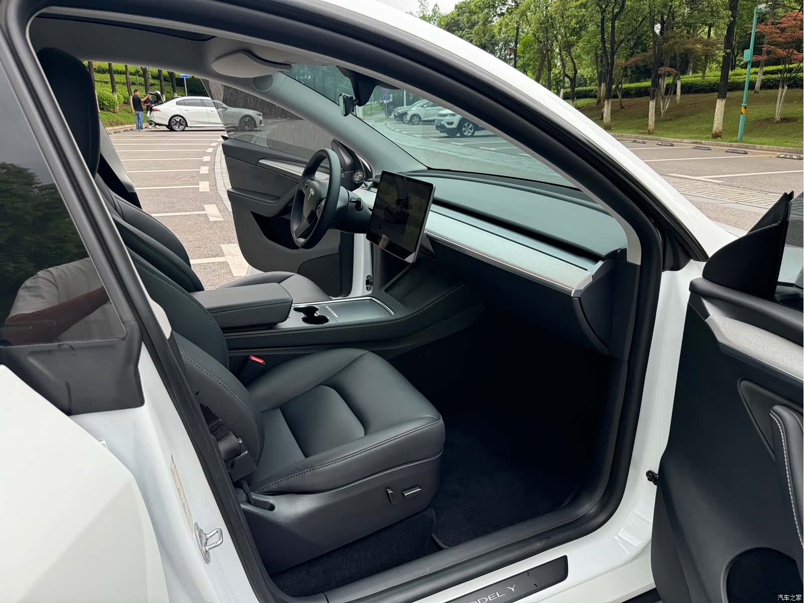 Tesla Model Y, 2024 9