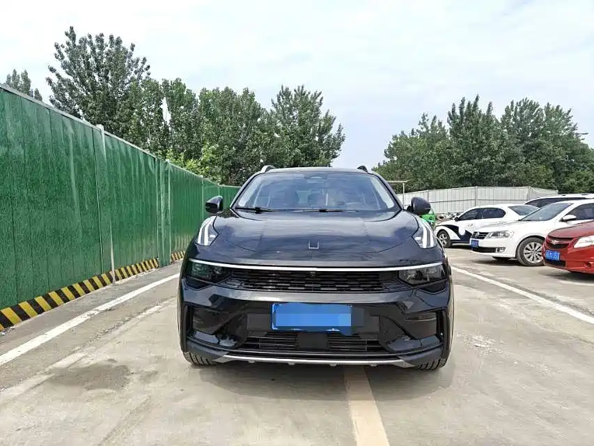 Lynk & Co 01