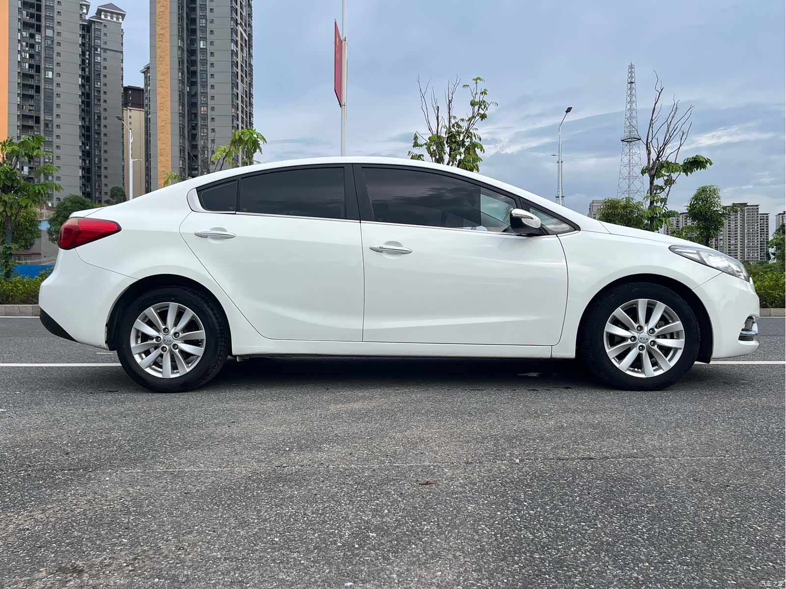 Kia K3, 2013 4