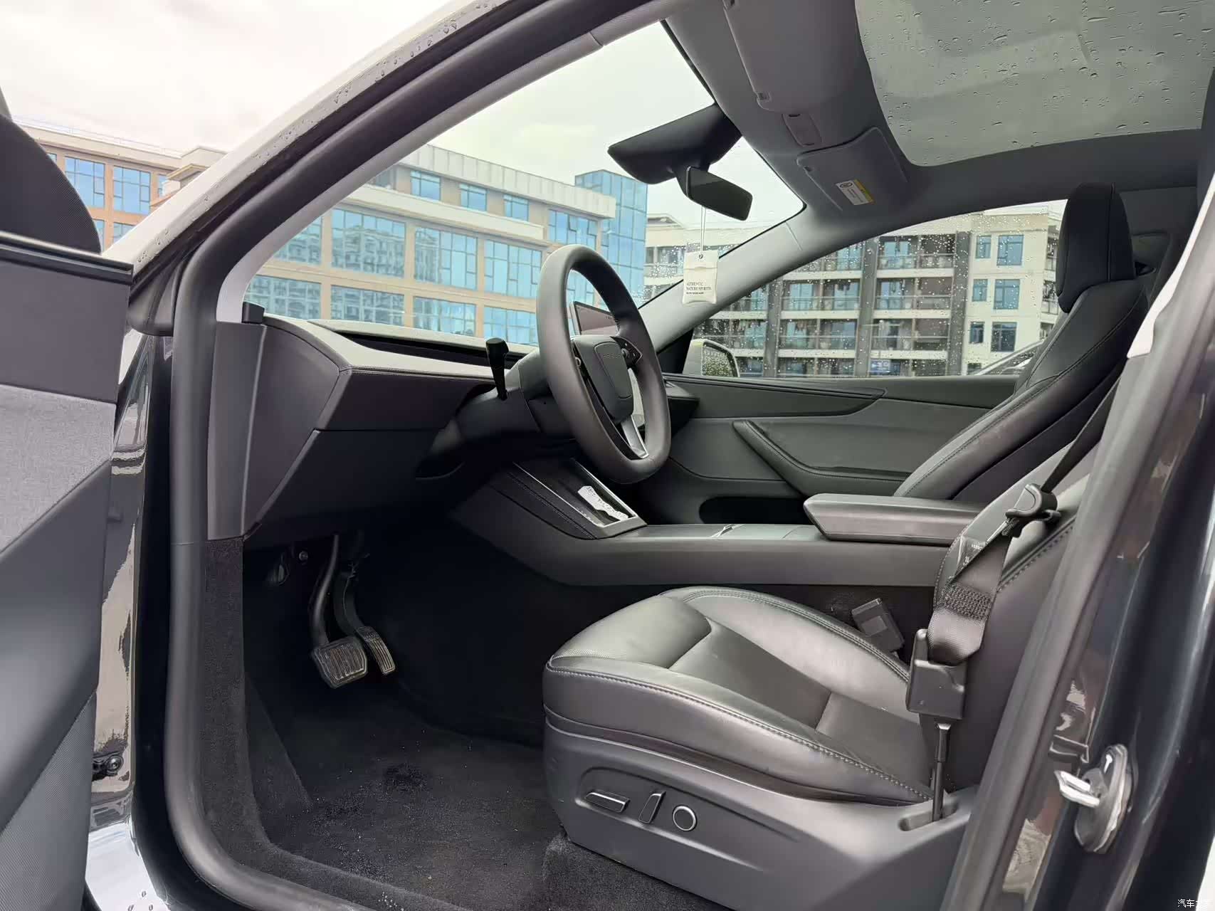 Tesla Model Y, 2025 все фото