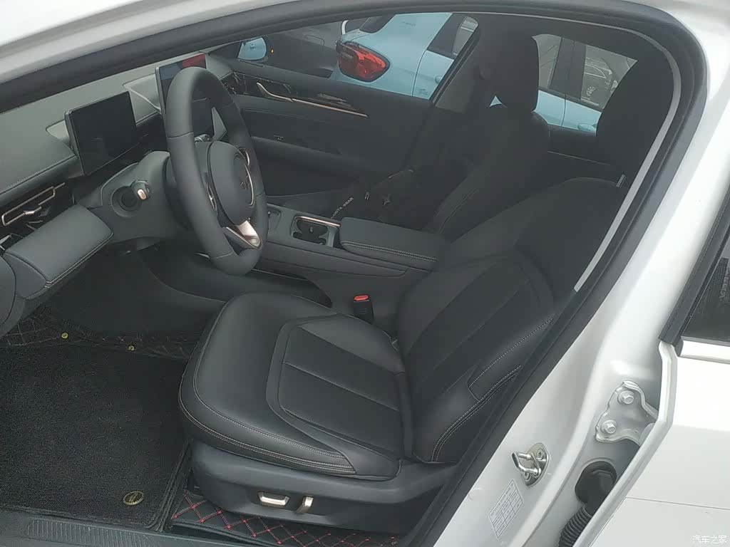 Wuling Starlight, 2025 11