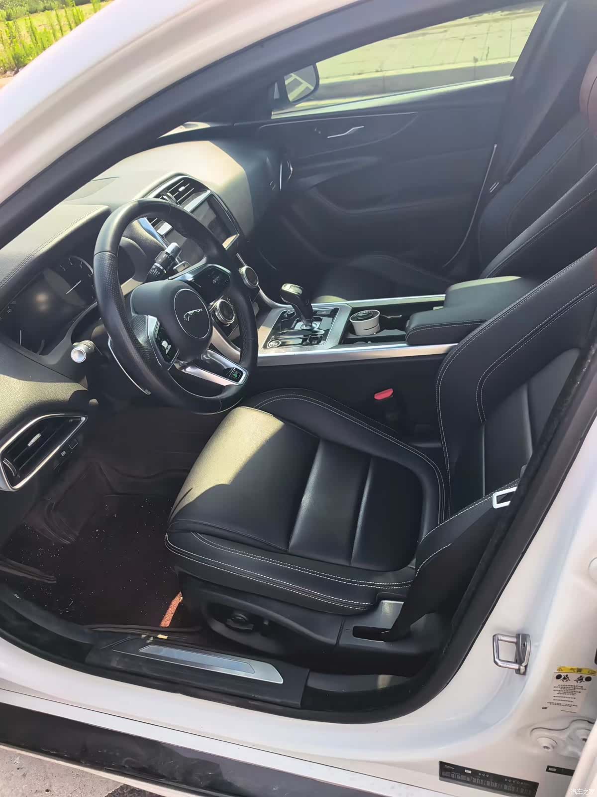 Land Rover XEL, 2020 4