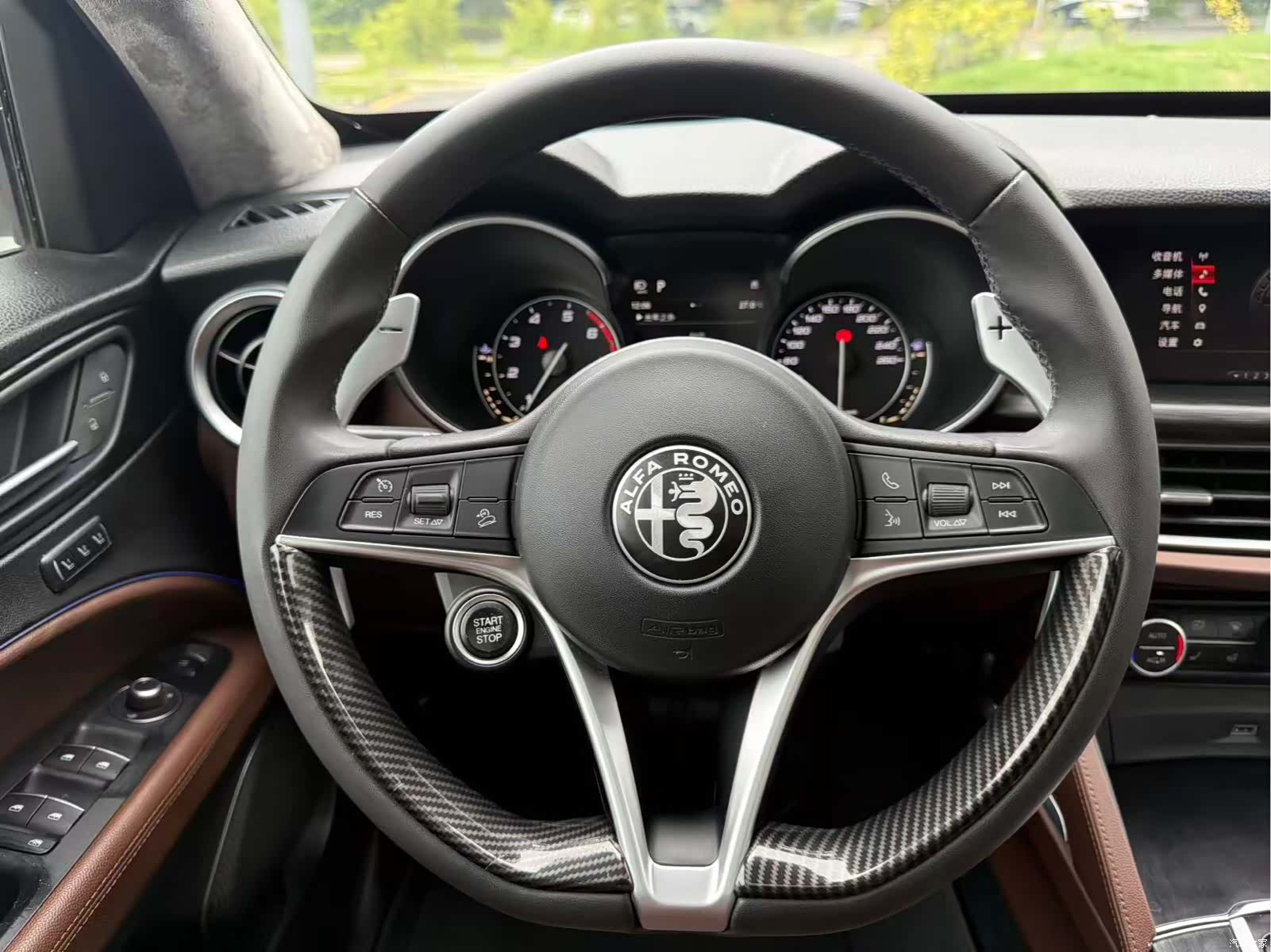 Alfa Romeo Stelvio, 2018 10