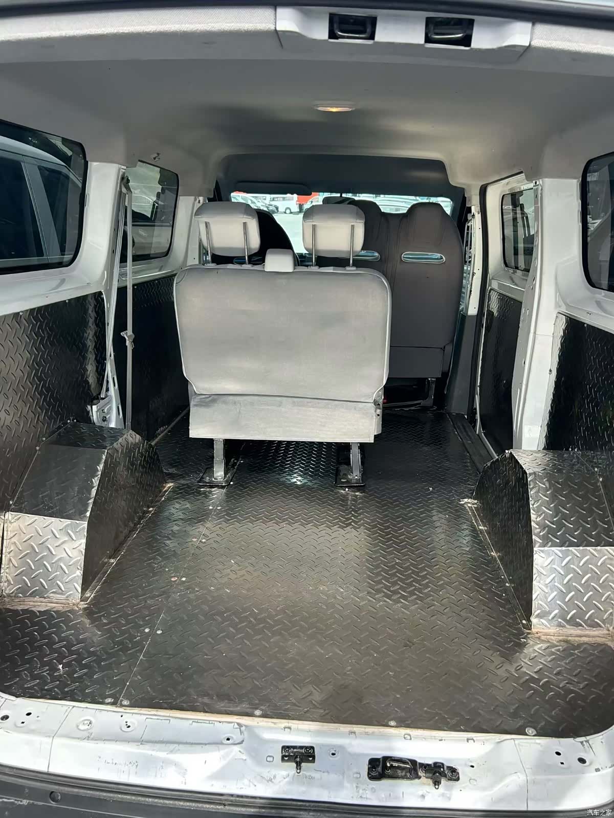 Maxus V1, 2025 4