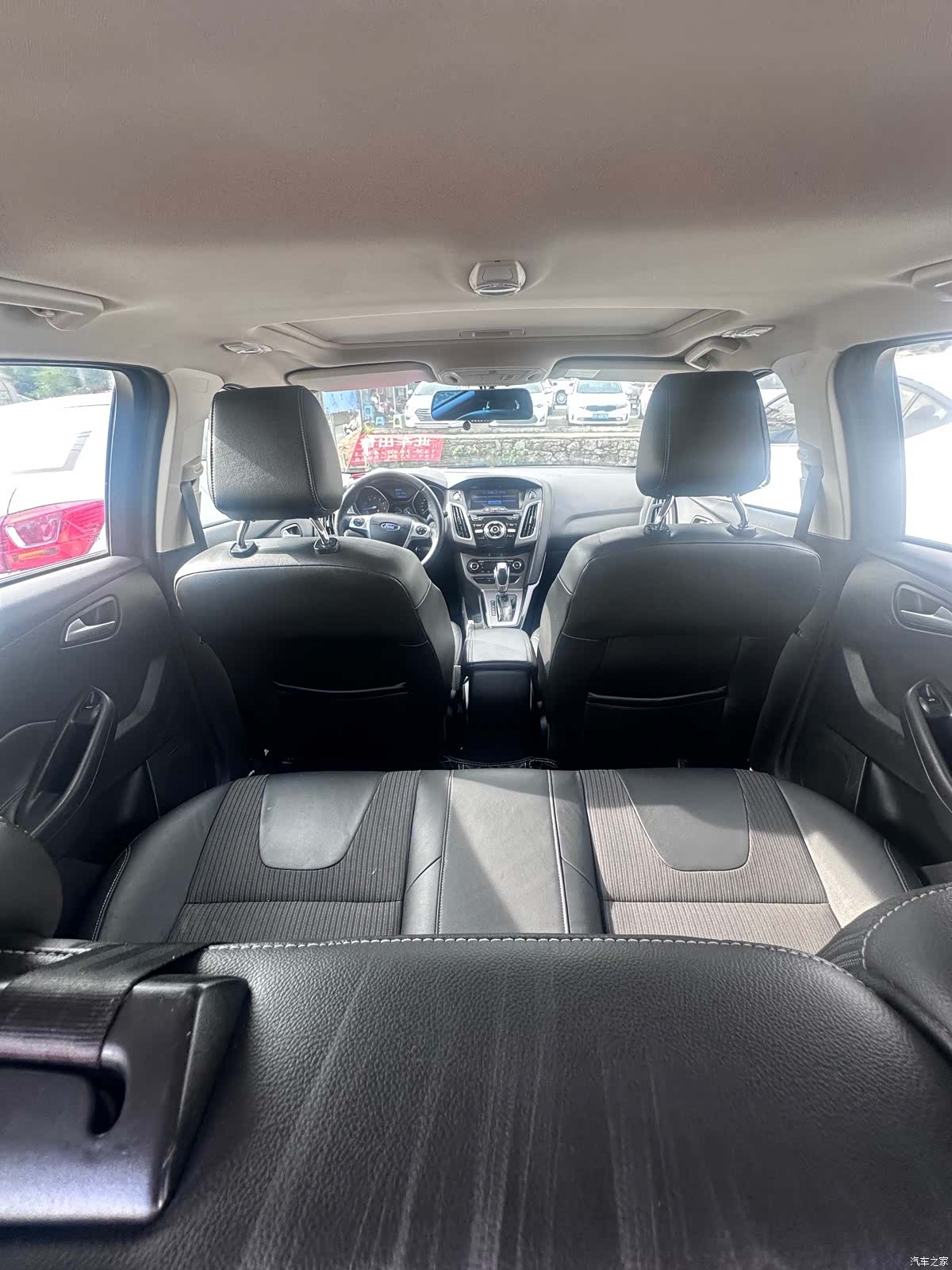 Ford Focus, 2015 11