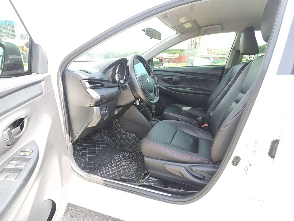Toyota YARiS L to enjoy Toyota YARiS L to enjoy