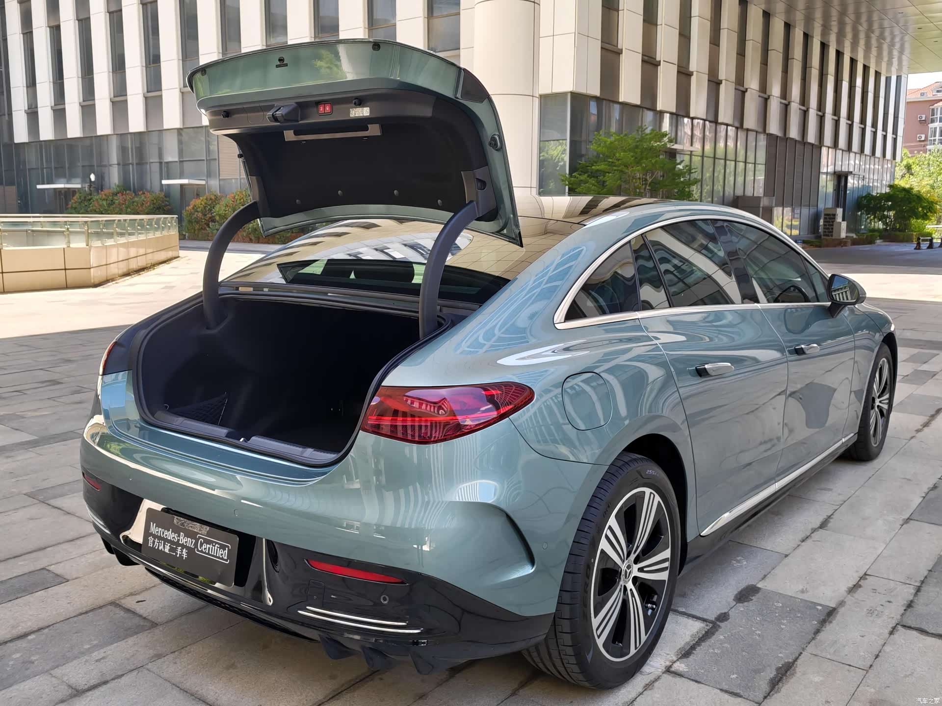 Mercedes-Benz EQE, 2026 8