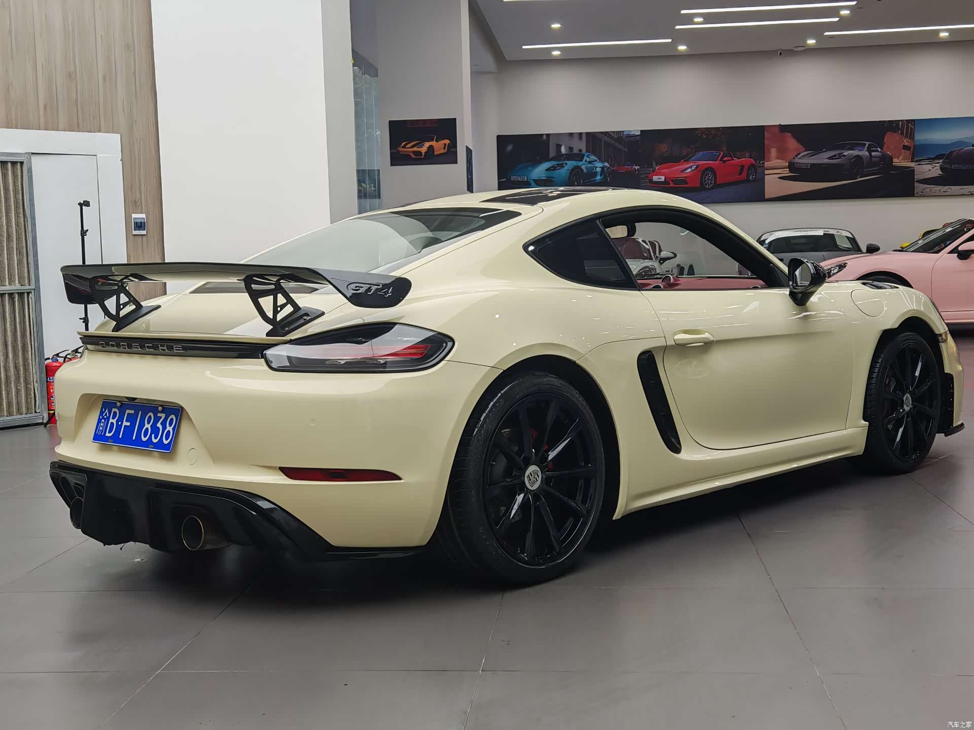Porsche Cayman, 2017 все фото