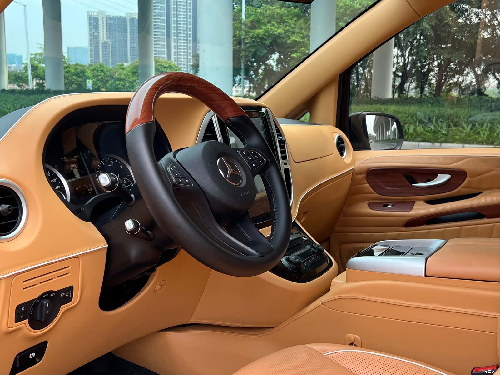 Mercedes-Benz 7, 2021 все фото