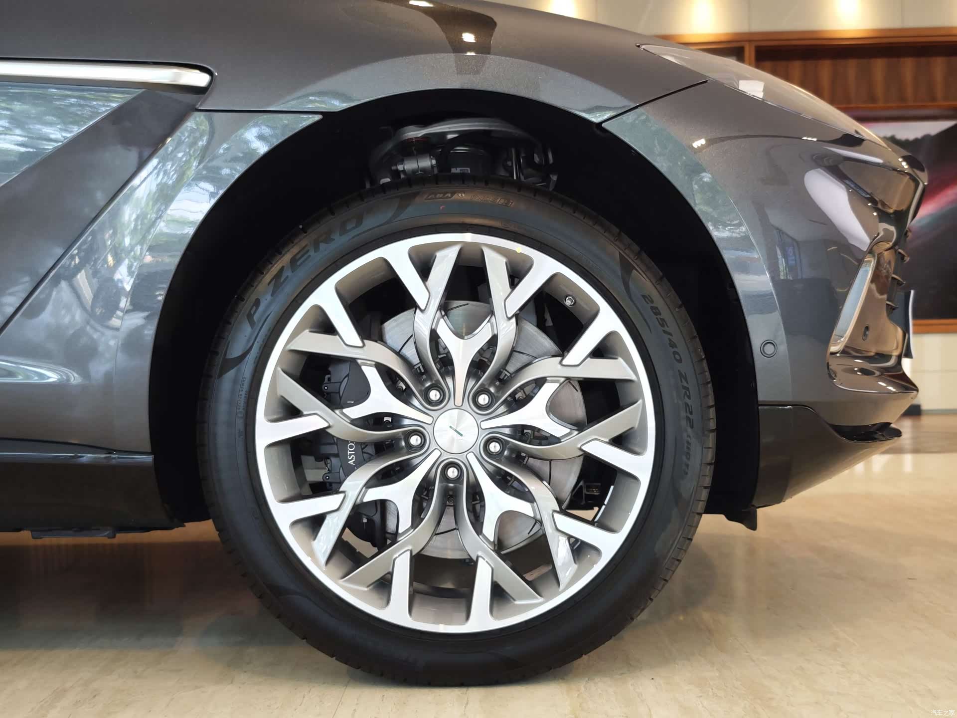 Aston Martin DBX, 2024 18