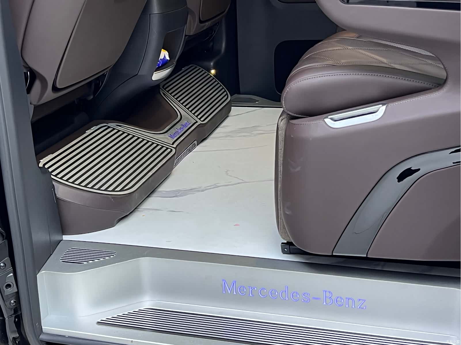 Mercedes-Benz V-Class, 2025 18